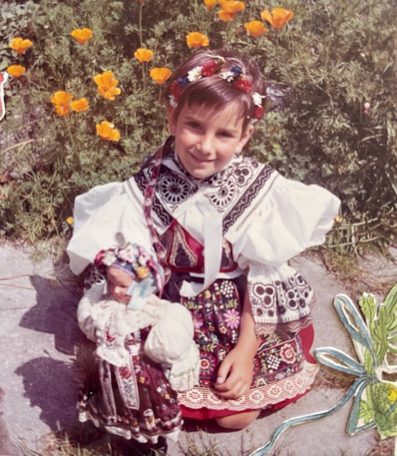 Michala Netrval jako holčička v českém kroji