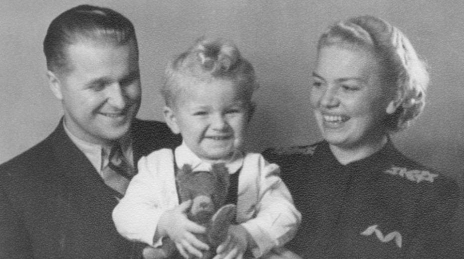 osef P. Skála s rodiči - matkou Marií a otem Josefem, Praha 1942