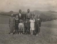 Anna Matysová (Kršková) se sourozenci Hertou a Kurtem v Německu na prázdninách v roce 1938