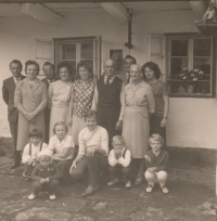 Rodina v Hynčicích nad Moravou v roce 1963