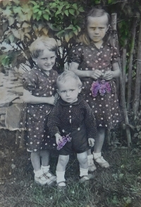 Matys siblings - Herta, Kurt and Anna in 1934