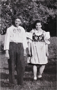 Jindřich Machala's father with his sister, Hovězí