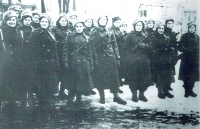 Přísaha 2. paradesantní brigády (pamětnice označená křížkem), Jefremov, únor 1944 