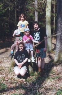 Náhlíkovi family: Petr, Věra, Petra, Martina, Tomáš (1999)