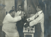 Vinohradská nemocnice, zač. 20. století, prof. Michl vlevo, MUDr. Dobruský vpravo