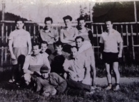 Fotbal, pamětník nahoře uprostřed, 60. léta 20. století
