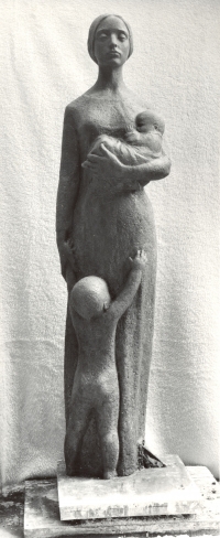Study Mothers of Lidice, 170 cm tall, plaster (1982)