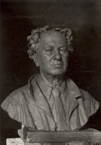 Portrait of Otakar Nejedlý, a professor at AVU, an academic sculptor, made by academic sculptor Marie Uchytilová (1954)