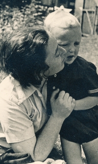 Mum Marie with her son Jan in Hořepník 