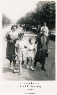 From right: Granny Lederer + brother Pavel