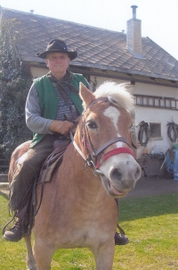 Gustav se svou kobylkou (zhruba rok 2005)