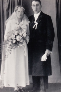 Svatební fotografie Julie a Josefa Wankových (ze dne 5. 2. 1938)
