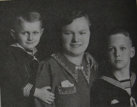 With his mother and younger brother Mirek during a visit to Czechoslovakia in 1938
