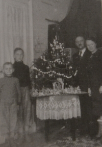 Christmas during the German occupation - Václav Martínek with his parents and brother