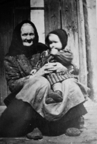 Tchyně Marie Halfarové z Rohova s vnučkou