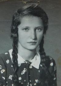 Editha Kobzová (Brosigová) v roce 1947