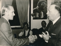 The owner of the Go Ahead Deventer club congratulates to Josef Jelínek on November 28, 1971
