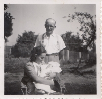 Jarmila s rodiči, 1947
