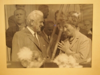 Libuše Hrdinová s prezidentem Ludvíkem Svobodou