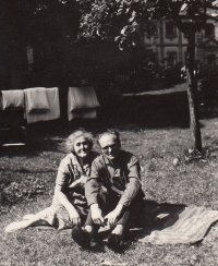 Rodiče Miloslavy Medové Antonín a Hildegarda Filipovi, asi 1967