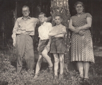 Rodiče a dva bratři Miloslavy Medové, cca 1960