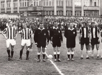 The last match of the season before the Bohemians advanced to the 1st league (Jelínek second from the left), 1972/73
