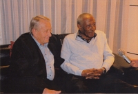 Meeting 50 years after the finals in Chile, Josef Jelínek talks with Djalma Santos about the game where the referee did not whistle a hand, 2012
