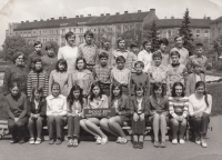 Miroslav se spolužáky z 8. třídy základní školy (rok 1973)
