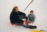 Miroslav s mladší dcerou Magdalenou na horách (roku 2000)