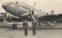 Majestátní a prý velmi dobře ovladatelné DC-3 Dakoty Jan zkrátka miloval. (Na snímku stojí vlevo.)