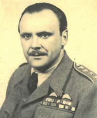 Vilém Bufka na průkazové fotografii ve službách RAF v době války