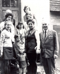 The last family reunion in full strength during a feast in 1975 in Úherce; Grandma Honalová was still alive. From top left: grandmaHonalová, under her, a dark-haired lady, her niece Marie Niedermaierová of Lisov, under her, her daughter and my aunt, Jana Mestlová, with both daughters – older Jana and younger Hana (and I am standing between them). On the right, there is Adriana, under her, Jenda, mom, and dad on far right.