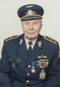 The last formal photograph of Jan Irving taken shortly after he was promoted to the rank of general in May 1995.