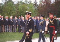 Oficiální návštěva ČSFR prince Charlese a Lady Diany v roce 1991 - velká pietní slavnost za účasti pozvaných letců a jejich doprovodů na Olšanských hřbitovech, ve vojenské sekci věnované padlým spojeneckým letcům RAF