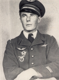 In service of the French Air Force. (Jan Irving hated this photograph from the bottom of his heart, though - he thought he looked like a Gestapo officer.)