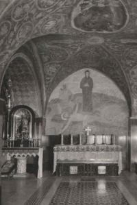 Interiér pravoslavného chrámu Cyrila a Metoděje v Soluni