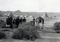 Palestine, around Jericho, 11th Czechoslovak Infantry Battalion – Eastern. Jan is second from the left; at the back, the camp of the Czechoslovak army unit is well visible