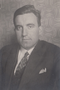 Jan Škramovský, father of Eva Pacovska, around 1940
