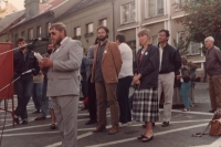 Volební mítink Občanského fóra v Přešticích, 1990 (Oldřich Váca u mikrofonu)
