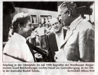 Titulní strana Ozvěn ze srpna 1990 s Václavem Havlem během jeho cesty do Německa (uprostřed R. Tomšů)