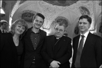 Refektář dominikánů v Jiljí, uvedení knihy Miloše Doležala - Krok do tmavé noci (vlevo Eva Vorlíčková, syn Václav, kardinál Duka, Tomáš Hudeček) / 2012