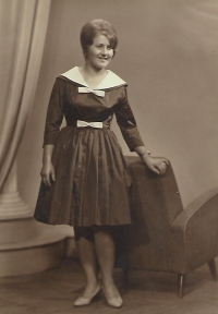Pamětnice Hedvika jako studentka 2. ročníku Střední zemědělské školy ve Starém Městě u Uherského Hradiště, rok 1963.