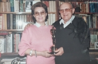 Růžena and Karel with the Oscar statuette