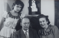Lea Špalková s rodiči, 1953