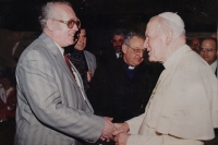 Radomír Malý during the audience with John Paul II. in the Vatican in 1994