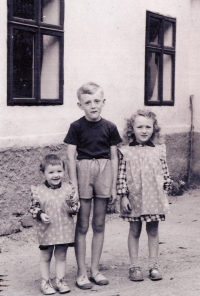 Jan Kreysa with his sisters