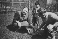 Annelies Hennig s rodiči a bratrem za války
