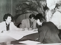 Foto Stredoškolská odborná činnosť	
Z ľavej strany Jarmila Krátka, Ing. Viliam Herko, študent.