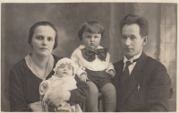Danielovi prarodiče Anna a Antonín Balabánovi s dětmi