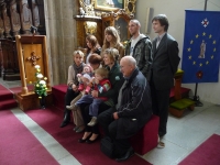 Širší rodina Jana Květa při křtinách vnučky Lii Gráfové v třeboňském kostele (2010)